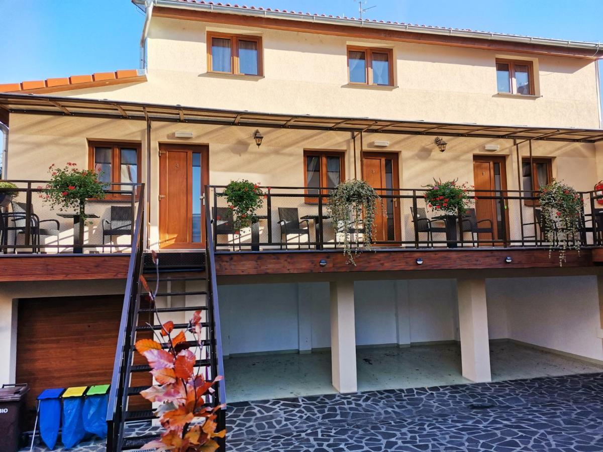 Apartmany Aranka Жатец Экстерьер фото